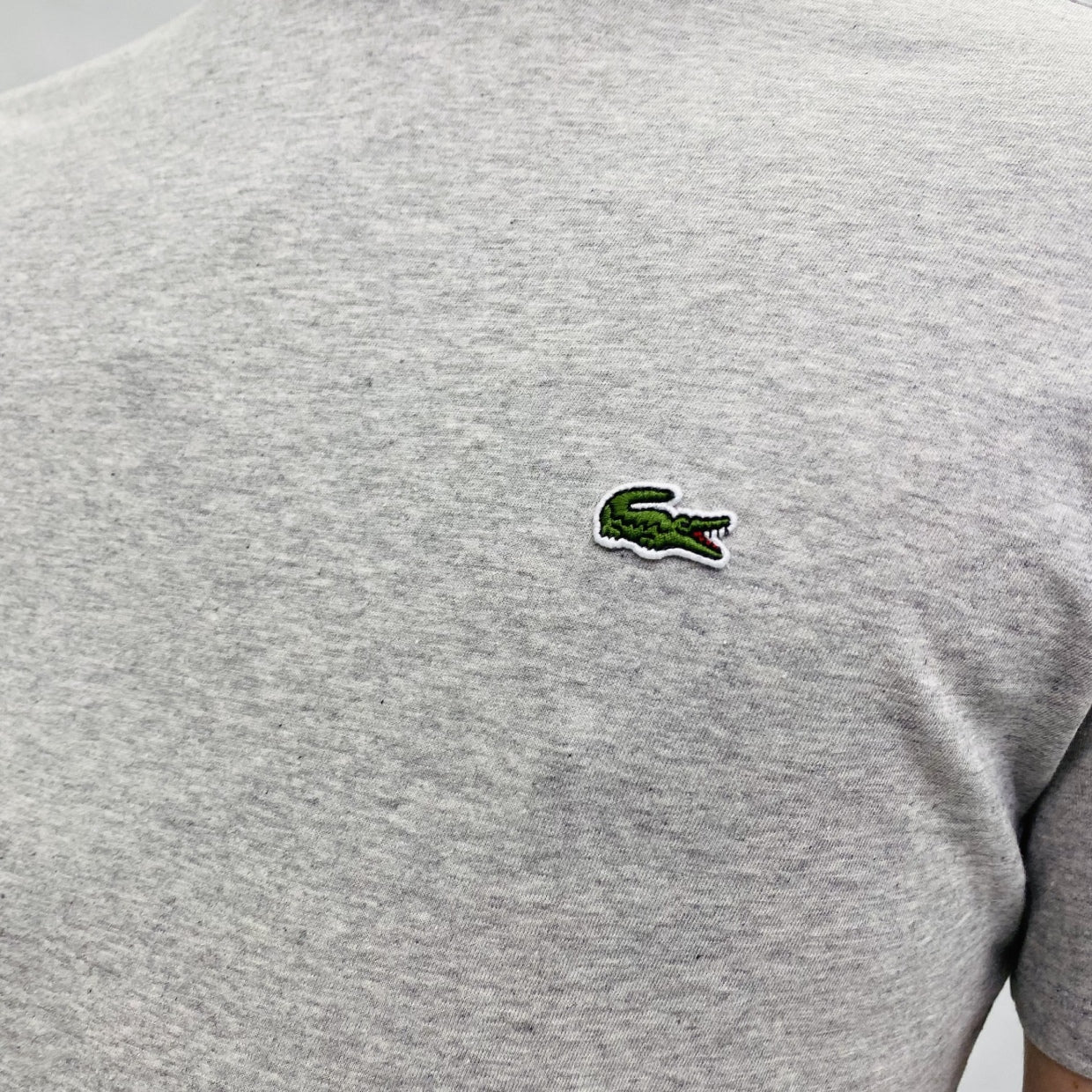 LACOSTE ŠEDÉ TRIKO