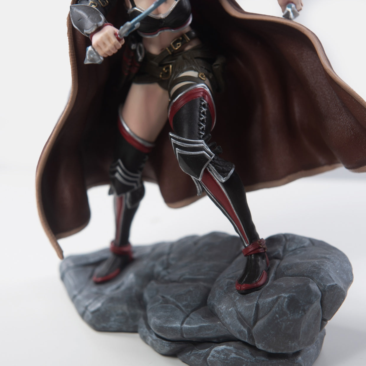 KINGDOM OF AMALUR FIGURINE