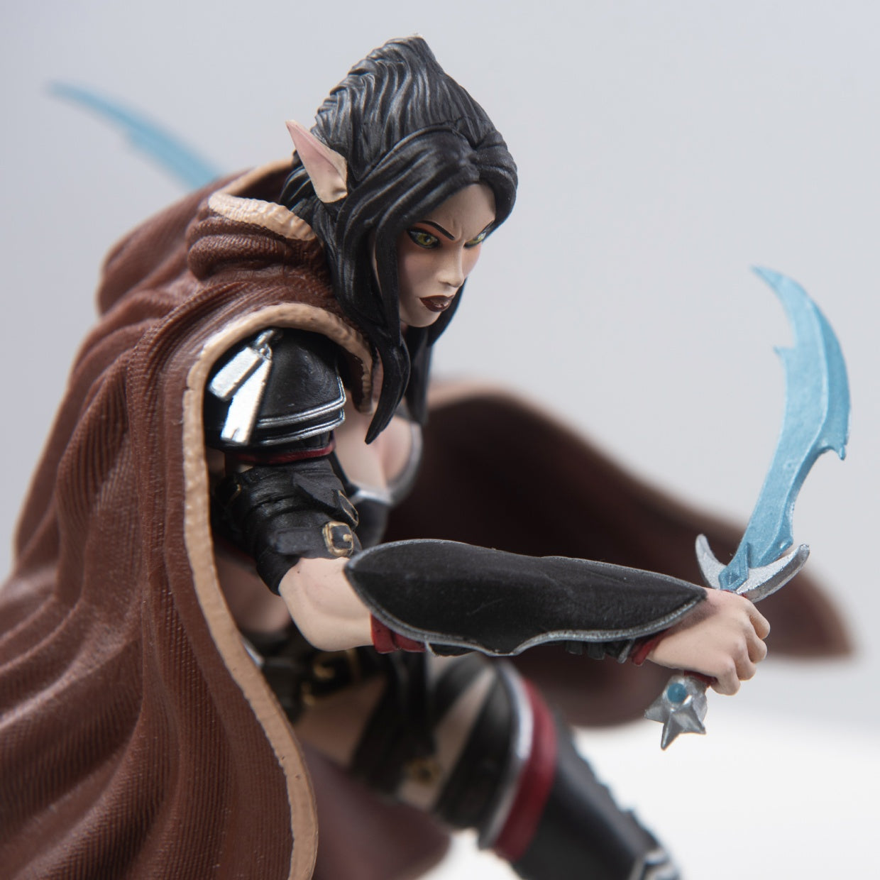 KINGDOM OF AMALUR FIGURINE
