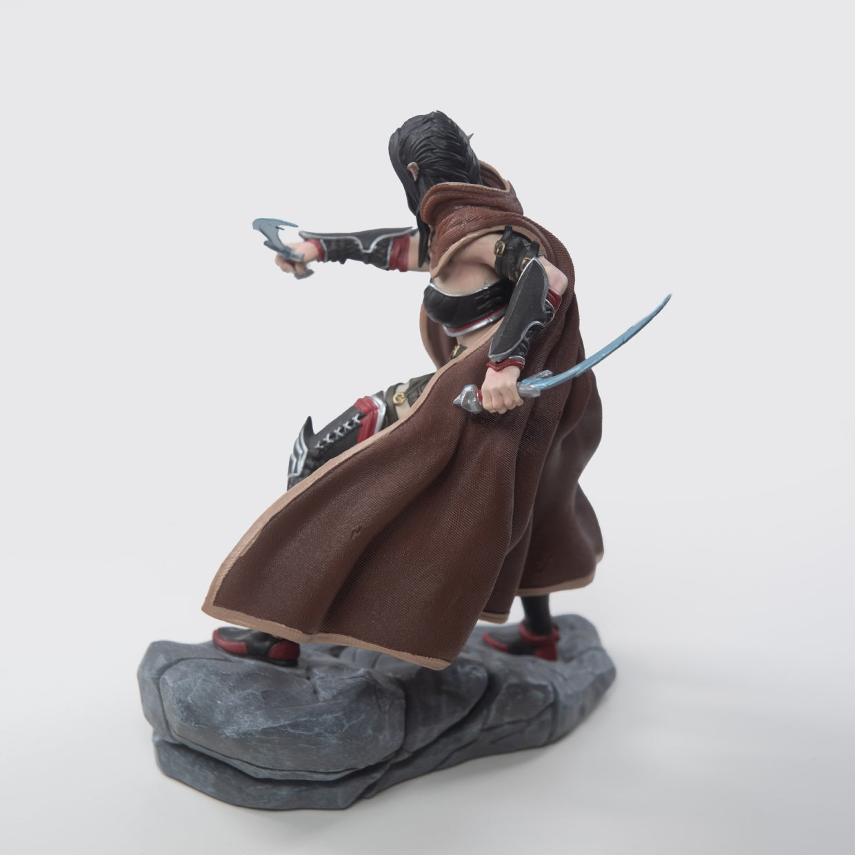 KINGDOM OF AMALUR FIGURINE