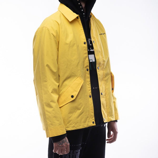 Žlutá bunda Carhartt zprava