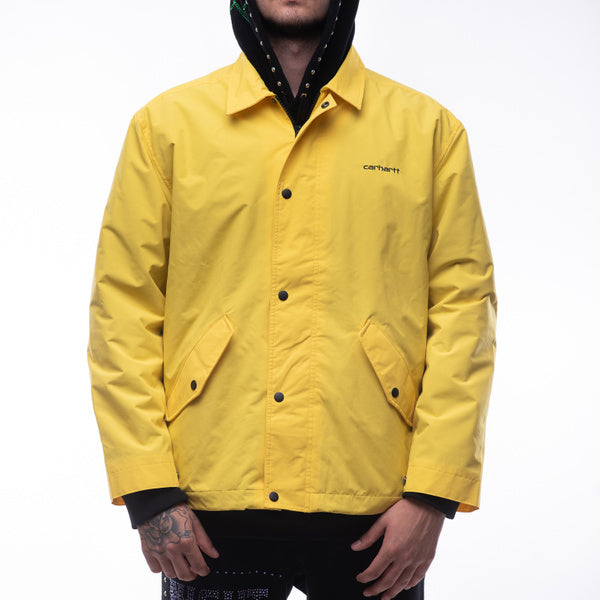 Žlutá bunda Carhartt zapnutá