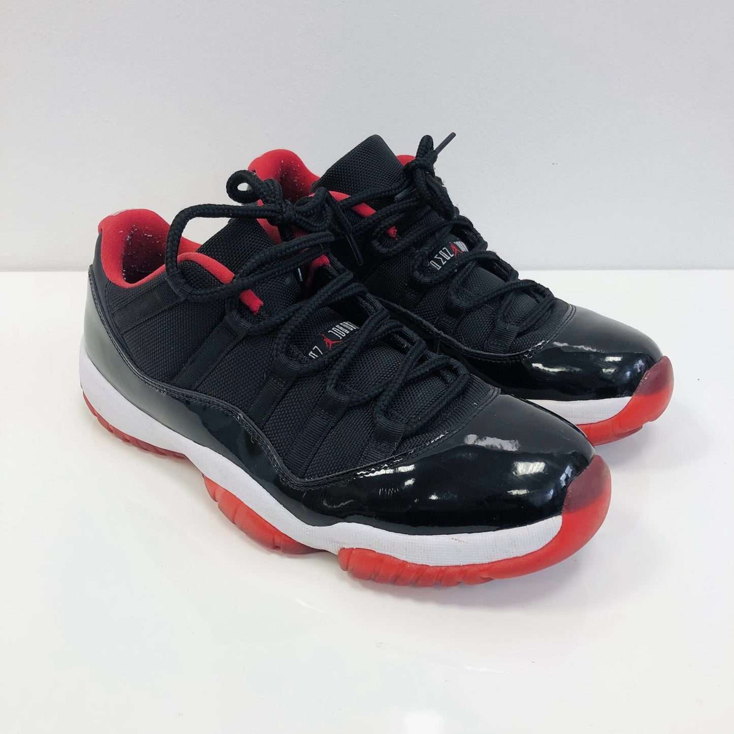 AIR JORDAN 11 BRED LOW