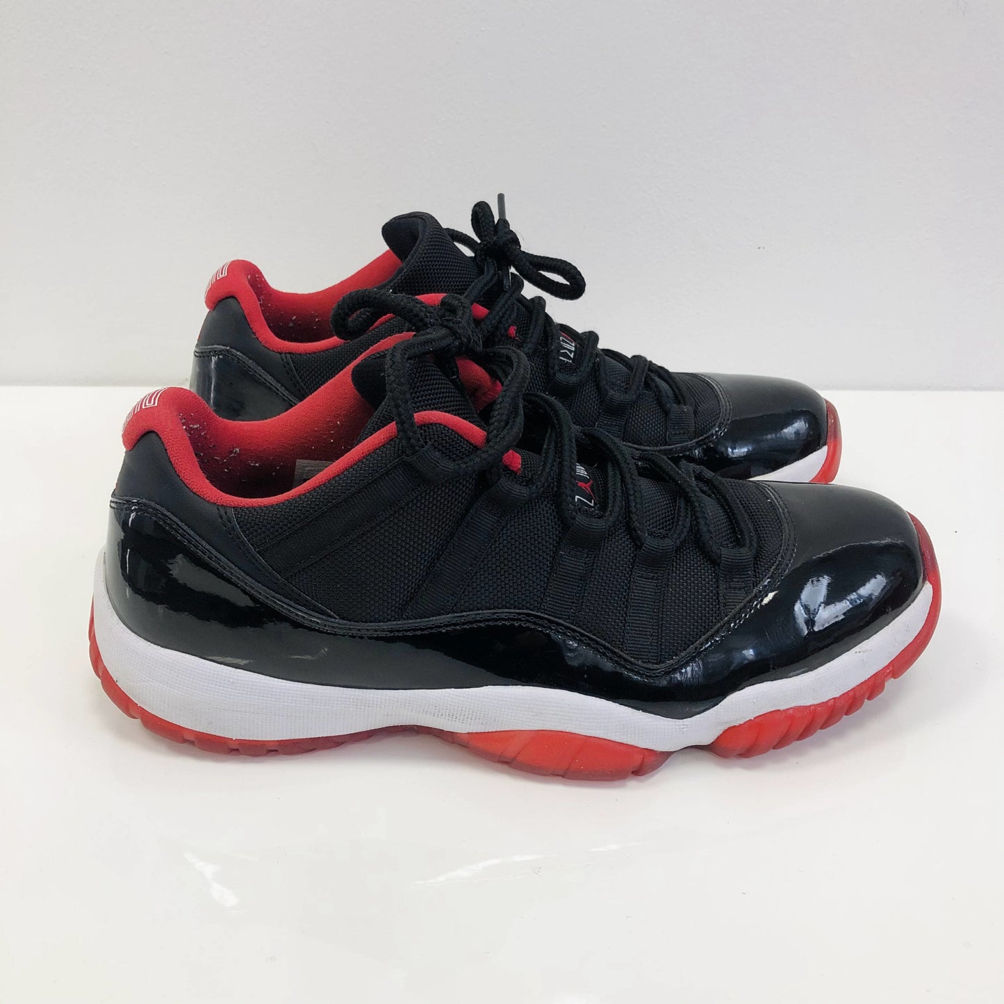 AIR JORDAN 11 BRED LOW