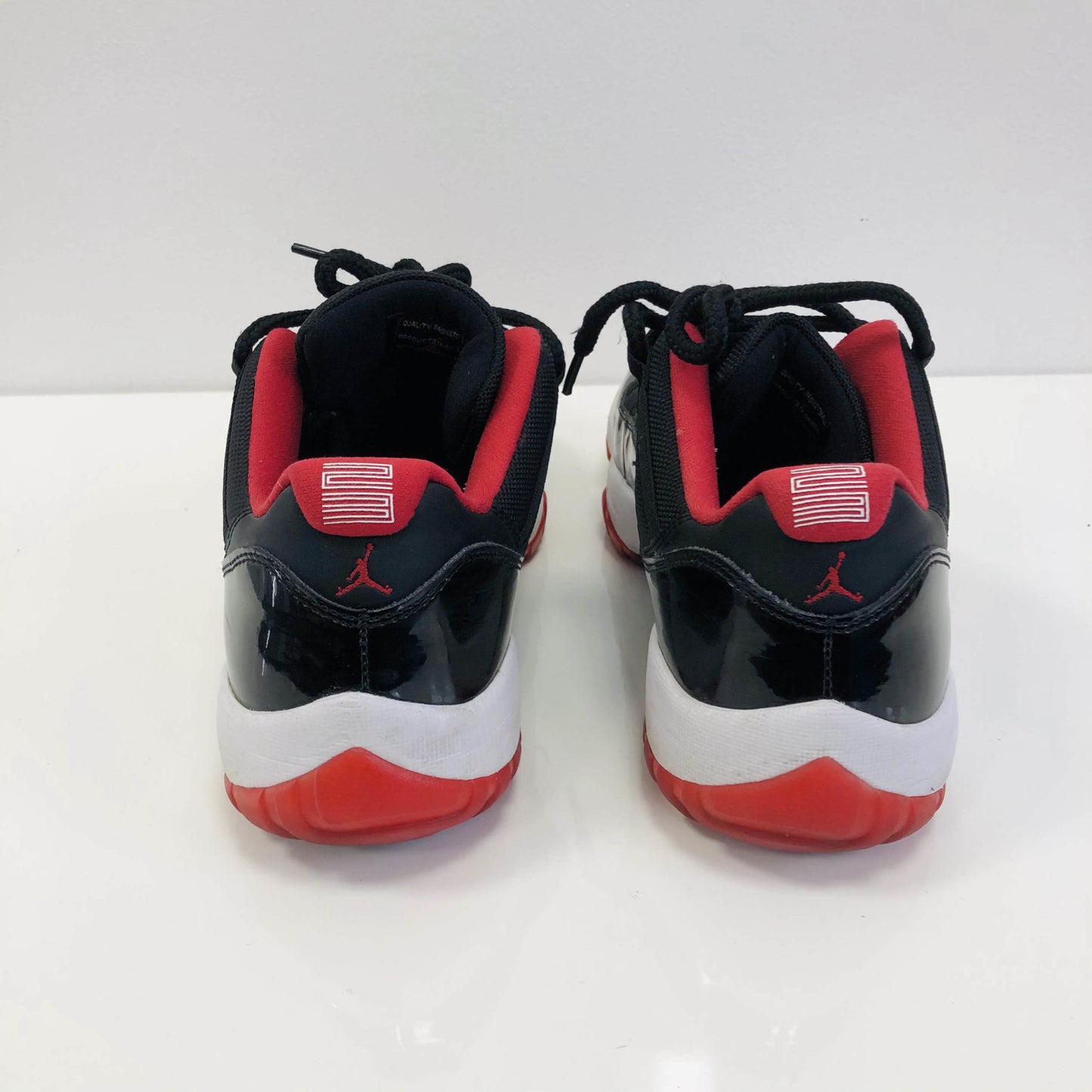 AIR JORDAN 11 BRED LOW
