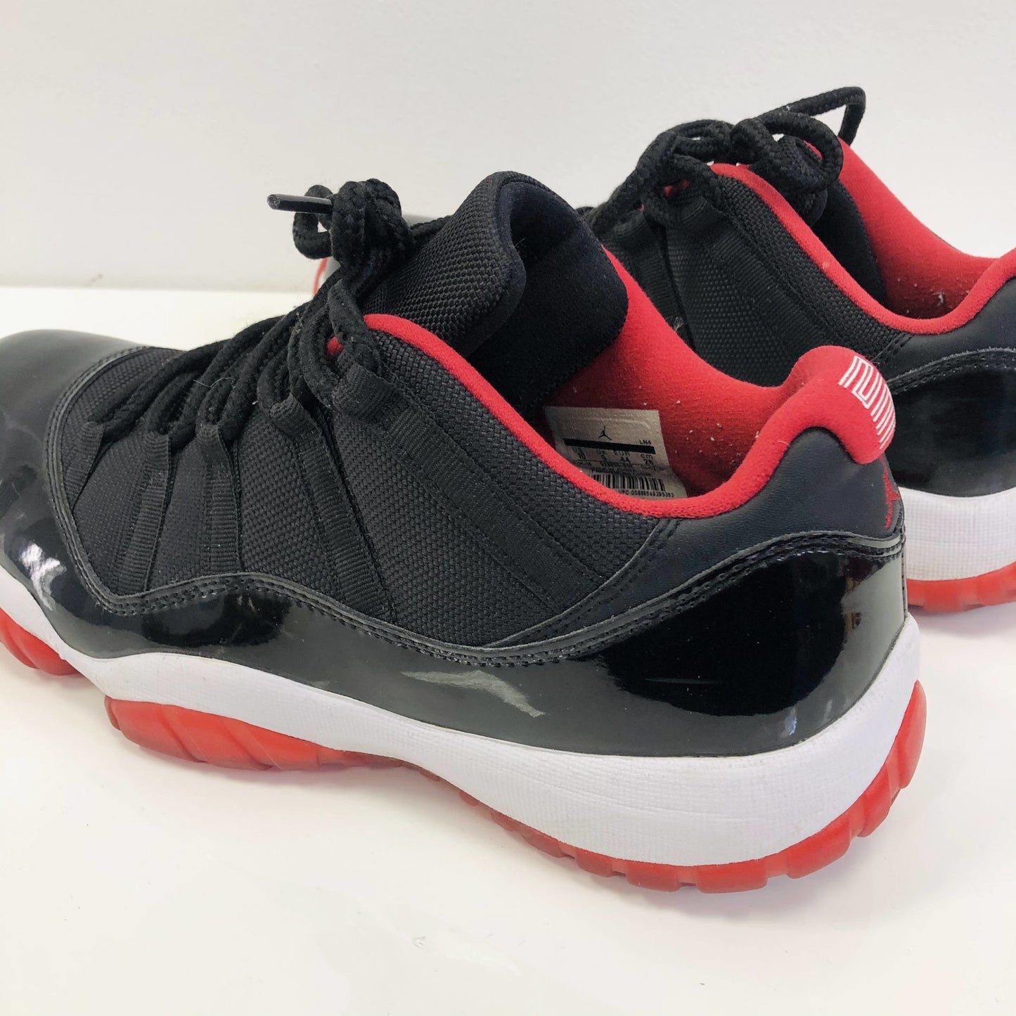 AIR JORDAN 11 BRED LOW