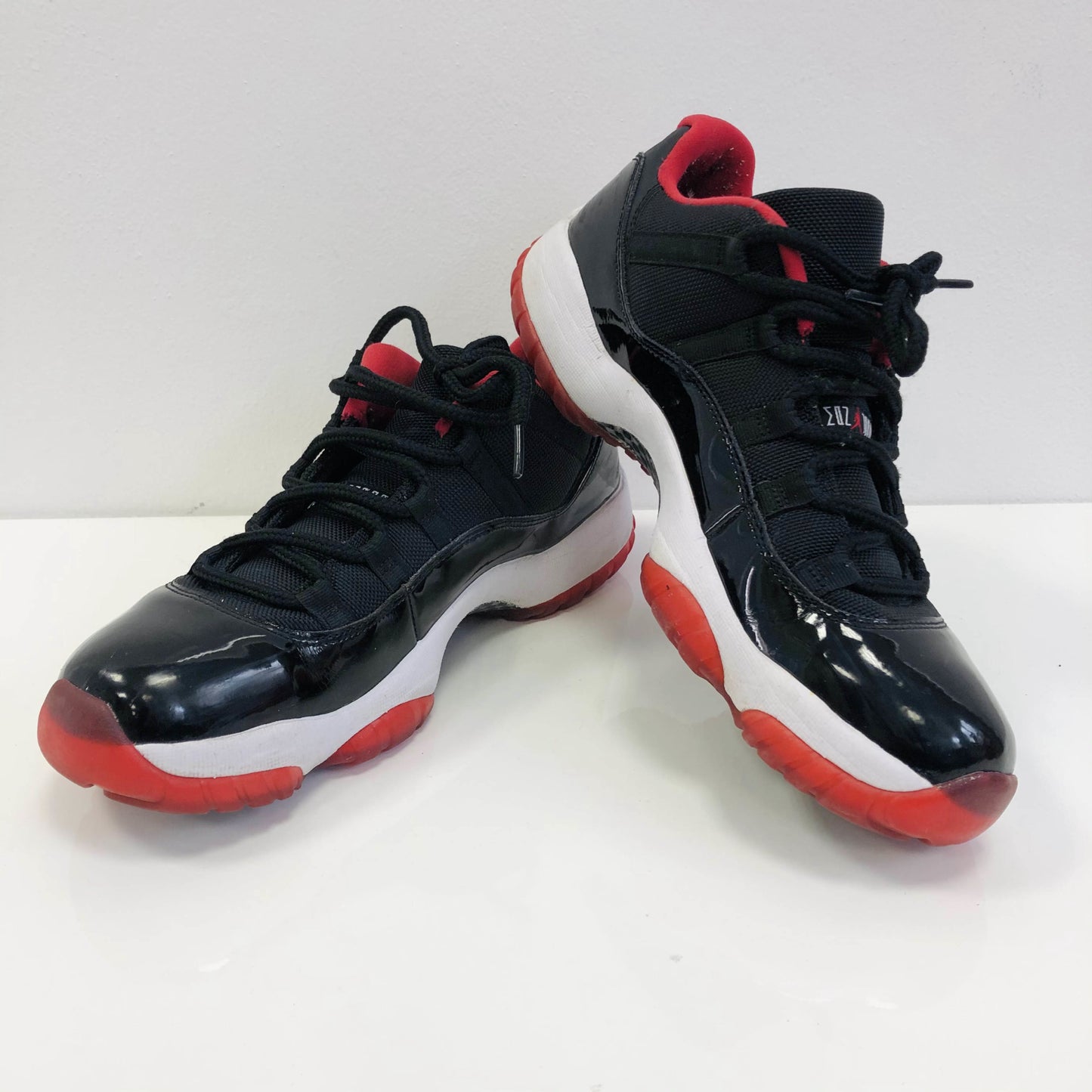 AIR JORDAN 11 BRED LOW