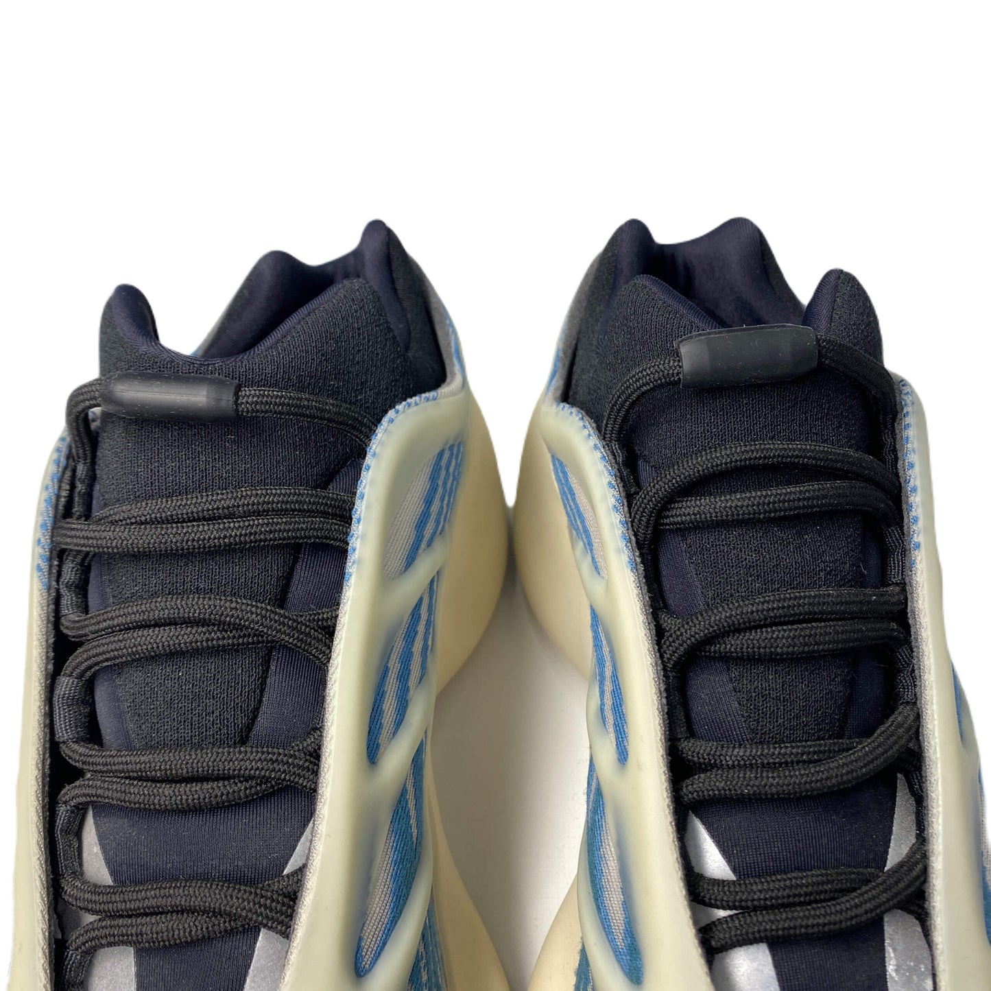 YEEZY 700 V3 BOTY