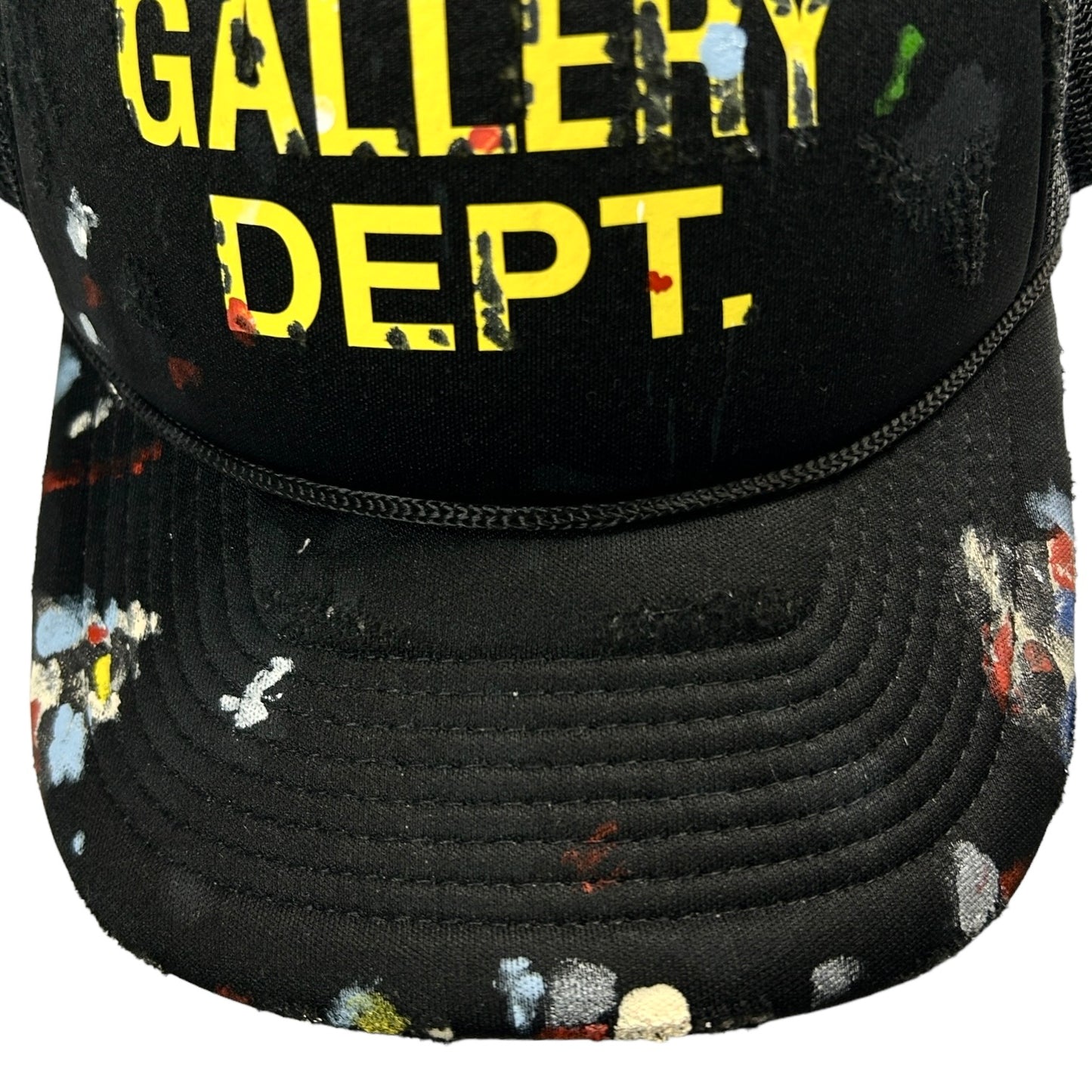 GALLERY DEPT. ČERNÁ KŠILTOVKA OD BARVY