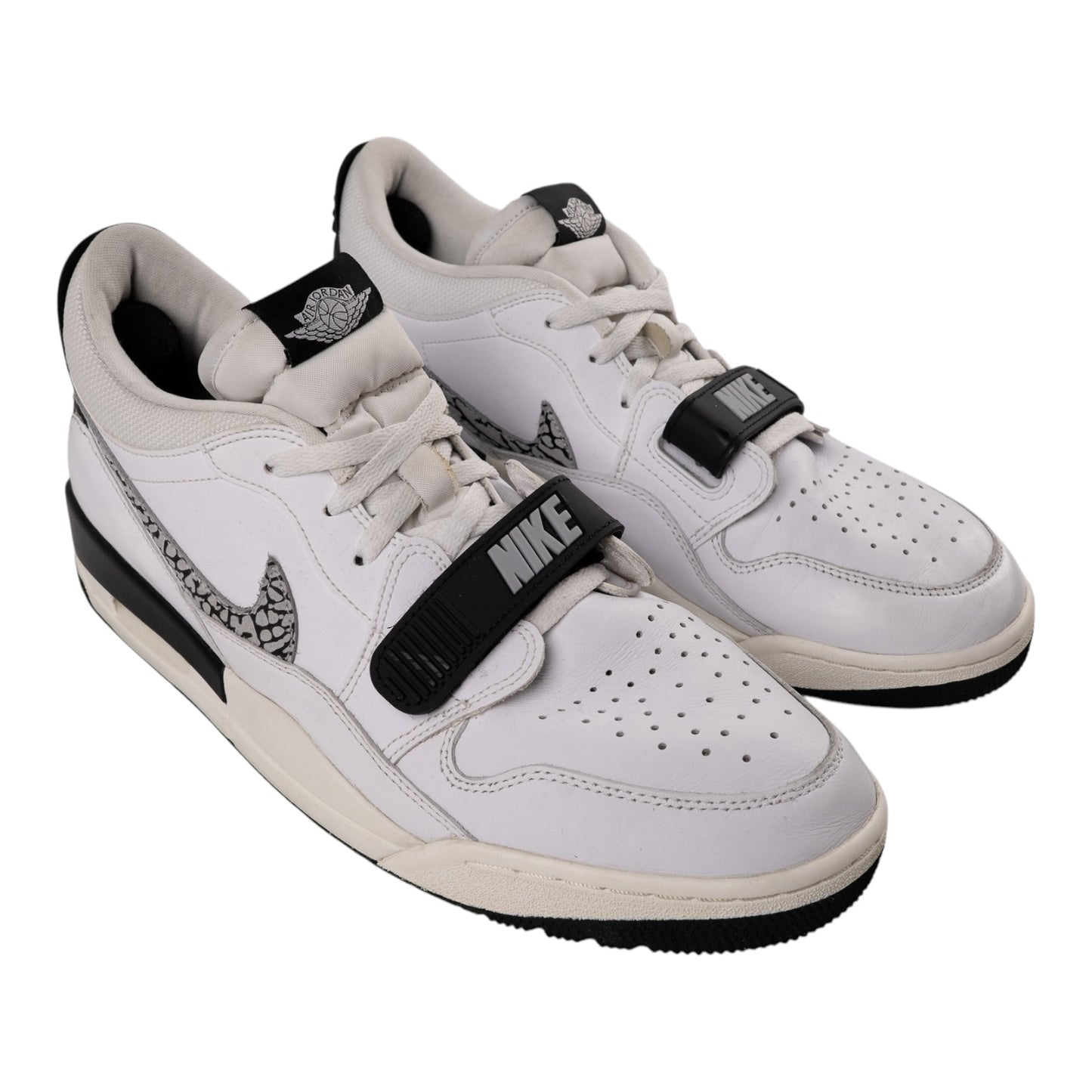 AIR JORDAN LOW LEGACY WHITE SHOES