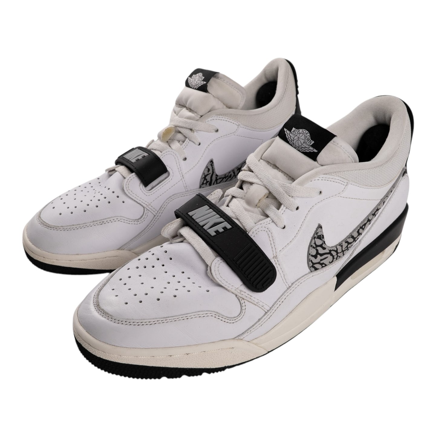 AIR JORDAN LOW LEGACY WHITE SHOES