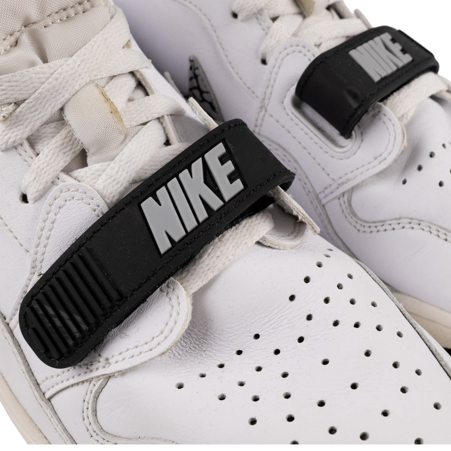 AIR JORDAN LOW LEGACY WHITE SHOES