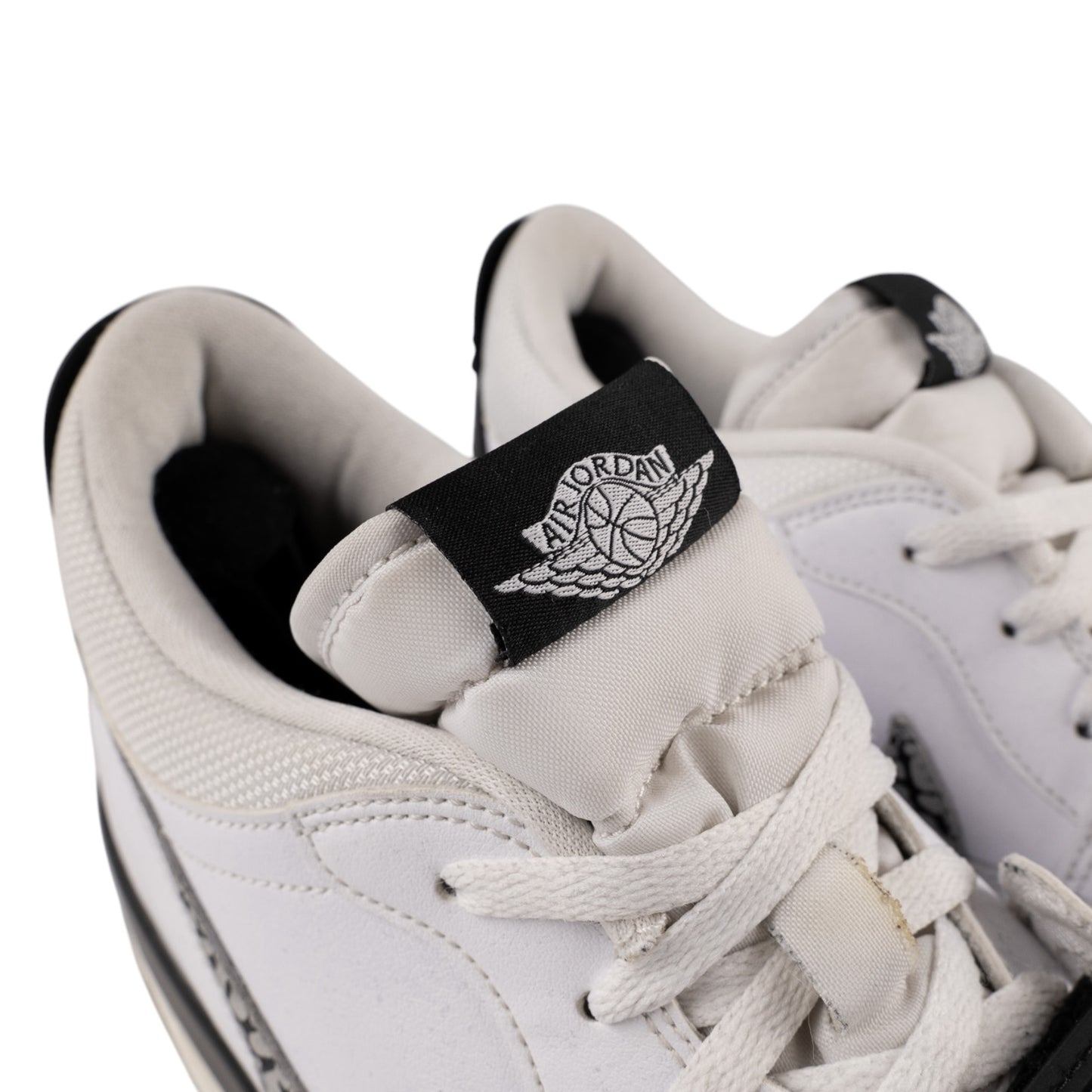 AIR JORDAN LOW LEGACY WHITE SHOES