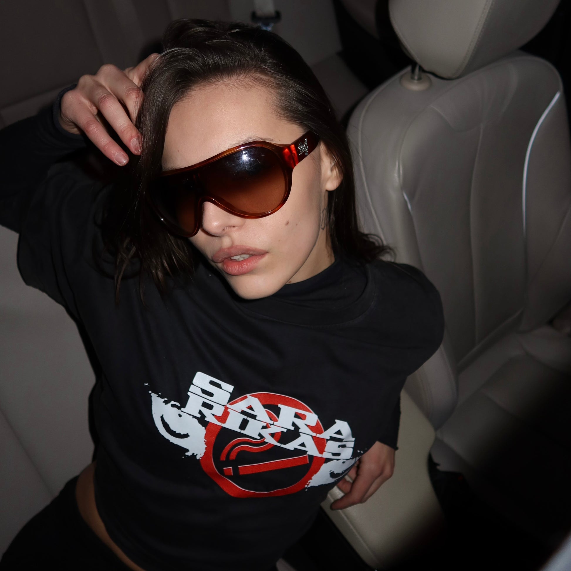 Sara Ricanek SARA RIKAS - CIGARETY TRIKO – Milion+ Entertainment
