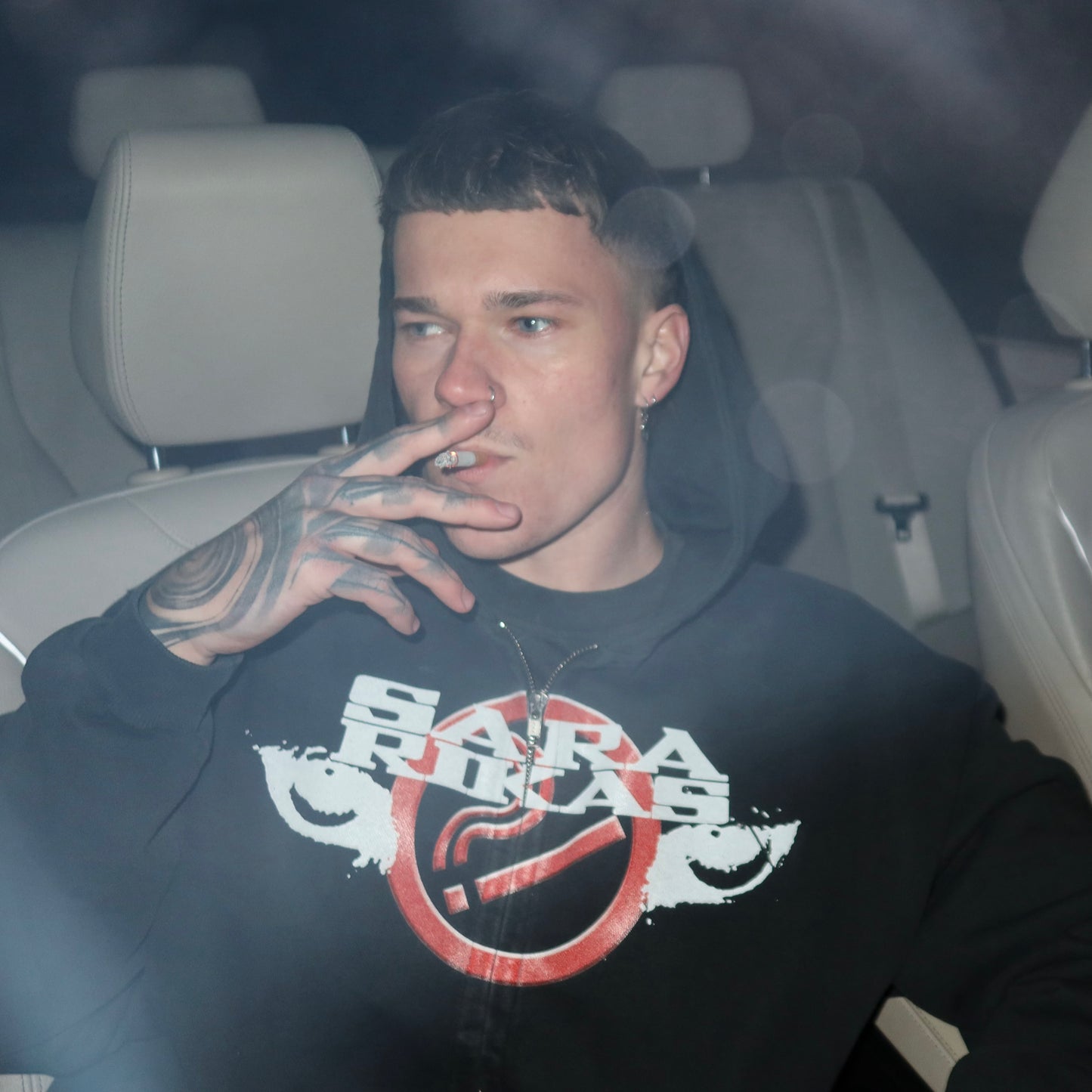 SARA RIKAS - CIGARETY MIKINA