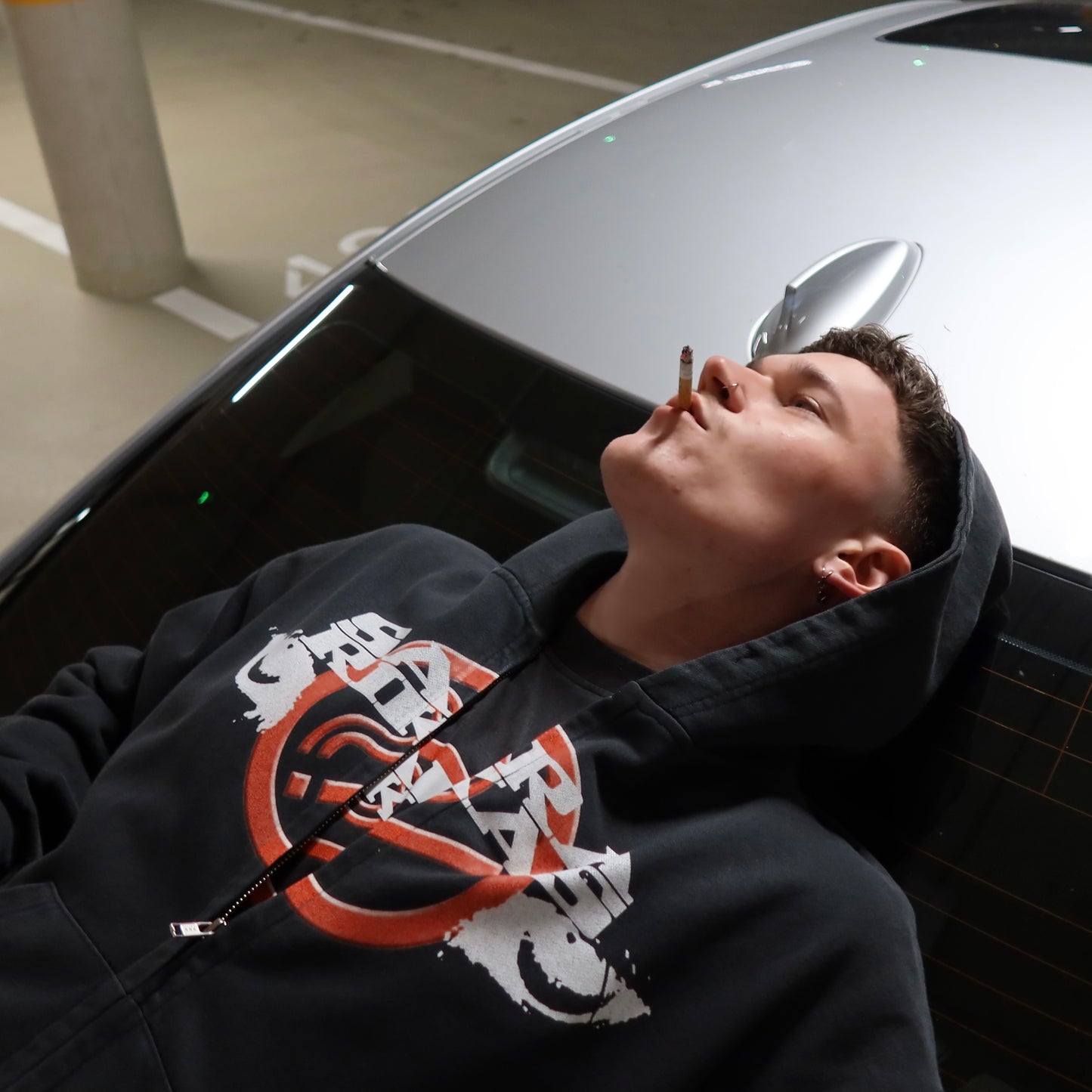 SARA RIKAS - CIGARETY MIKINA